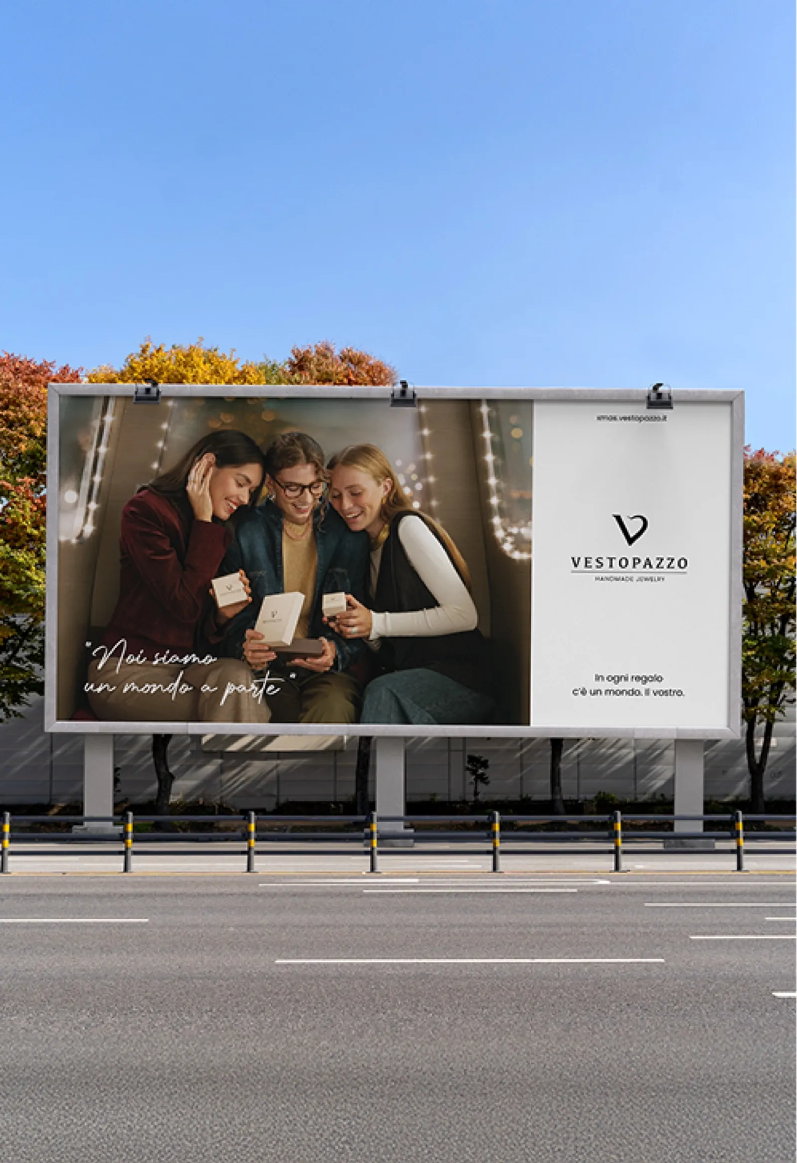 Vestopazzo billboard OOH ad featuring the "Noi siamo un mondo a parte" campaign visual